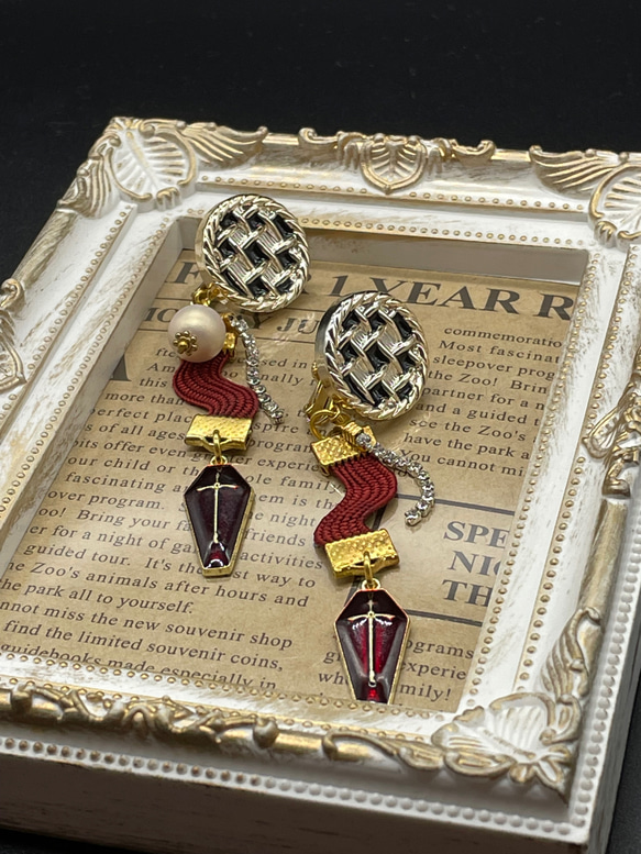 （ハロウィン）（送料無料）ブラックチェックとラインストーンとクロスのイヤリング ハロウィン）（送料無料）ブラックチェックとラインストーンと