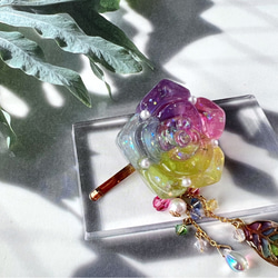 レジン】キラキラ揺れる 虹色薔薇のポニーフック ポニーフック
