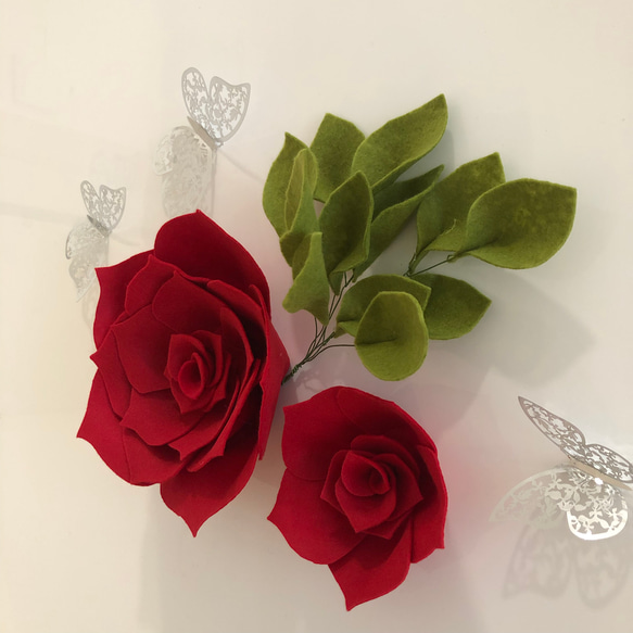 E8 薔薇のウォールフラワーセット(葉付き) フェルト素材のお花　赤　レッド 5枚目の画像