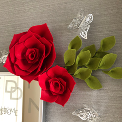 E8 薔薇のウォールフラワーセット(葉付き) フェルト素材のお花　赤　レッド 2枚目の画像