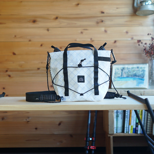 ホワイト［ちびハイカーサコッシュ・S］/登山・キャンプ・フェス