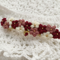 小さなお花のバレッタ　刺繍糸　誕生石 2枚目の画像