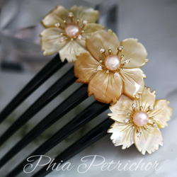 雅 ヘアコーム コーム ヘアピン 髪飾り 白蝶貝 桜 かんざし バチ型 結婚式 真珠 パール 花 2枚目の画像