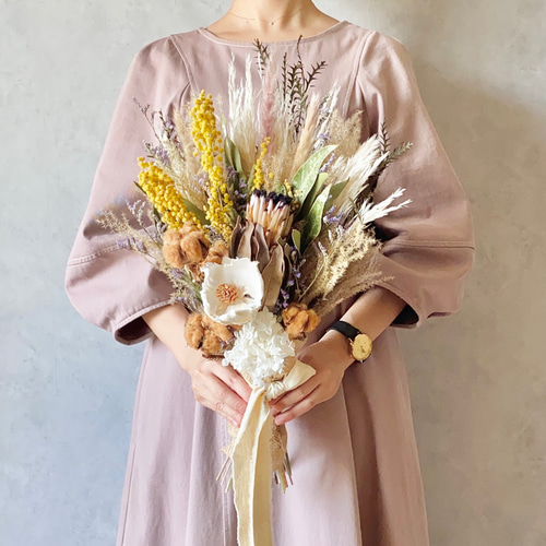 プロテアとミモザのパンパスグラスウェディングブーケ/ドライフラワー