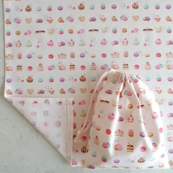【残り僅か】40×60 猫&マカロン柄 ランチョンマット 巾着袋 セット 給食 yuwa ピンク 1枚目の画像