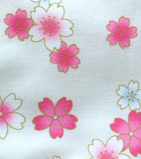 送料無料　立体 布マスク ハンドメイド かわいい 和柄 さくら 桜  花柄 白色系 (裏地白) A 着物 4枚目の画像