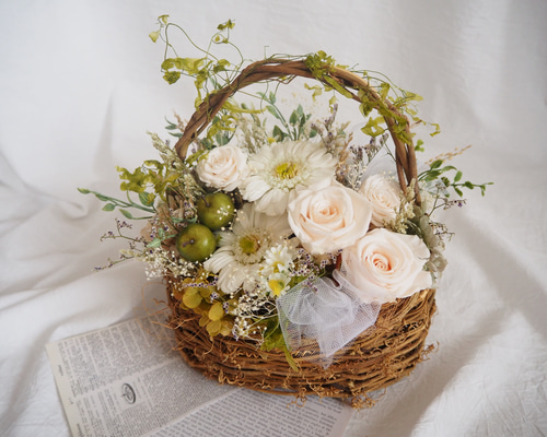 ガーベラと小花のプリザーブドフラワーバスケットアレンジ basket