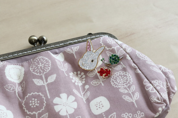 【感謝SALE】縁起が良いかたつむりのピンブローチ・グルーデコ（エメラルド・ファーングリーン・クリソライト） 10枚目の画像