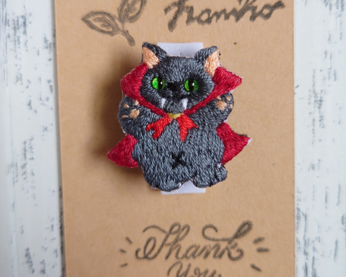 ドラキュラ猫 刺繍ブローチ ブローチ haniho 通販 14608122