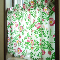 小窓用ちいさめ・75幅×45丈花柄プリントの可愛いカフェカーテン 2枚目の画像
