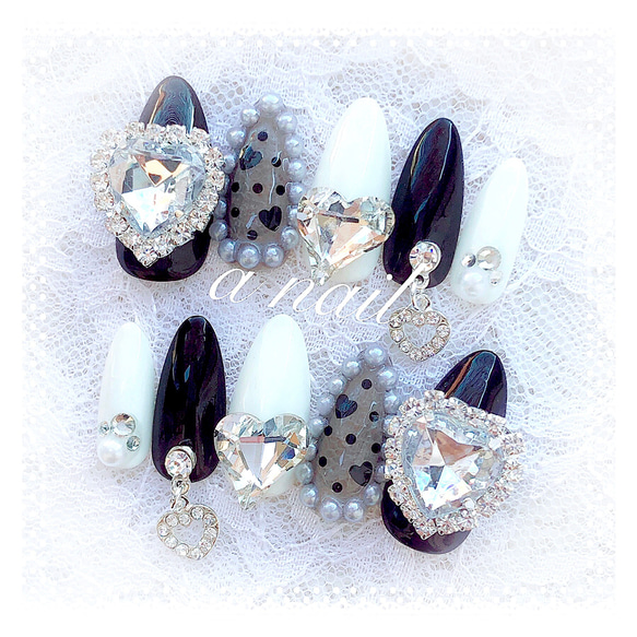 スキニーオーバル モノトーン ハート ビジュー ゆらゆらチャーム 韓国