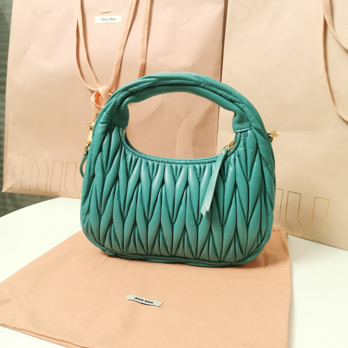 アウトレット♪最終セール♪【MIUMIU】ショルダーバック 5DH044 アウトレット♪最終セール♪【MIUMIU】ショルダーバック 5DH044