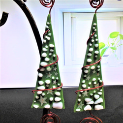 GLASSツリー「緑赤」２本　ウォールデコ　クリスマス  壁飾り　一点物　 3枚目の画像