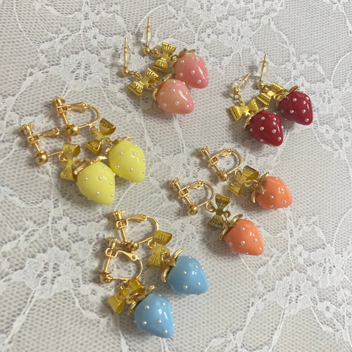オレンジのいちごとリボンのイヤリング 苺 イチゴ ピアス すとぷり 