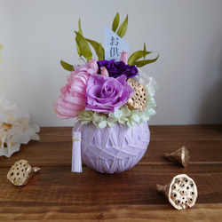 《Creema限定》受注制作 お供えのお花 格式高い薄紫の和模様花器のパープルアレンジ プリザーブドローズ パープル 5枚目の画像