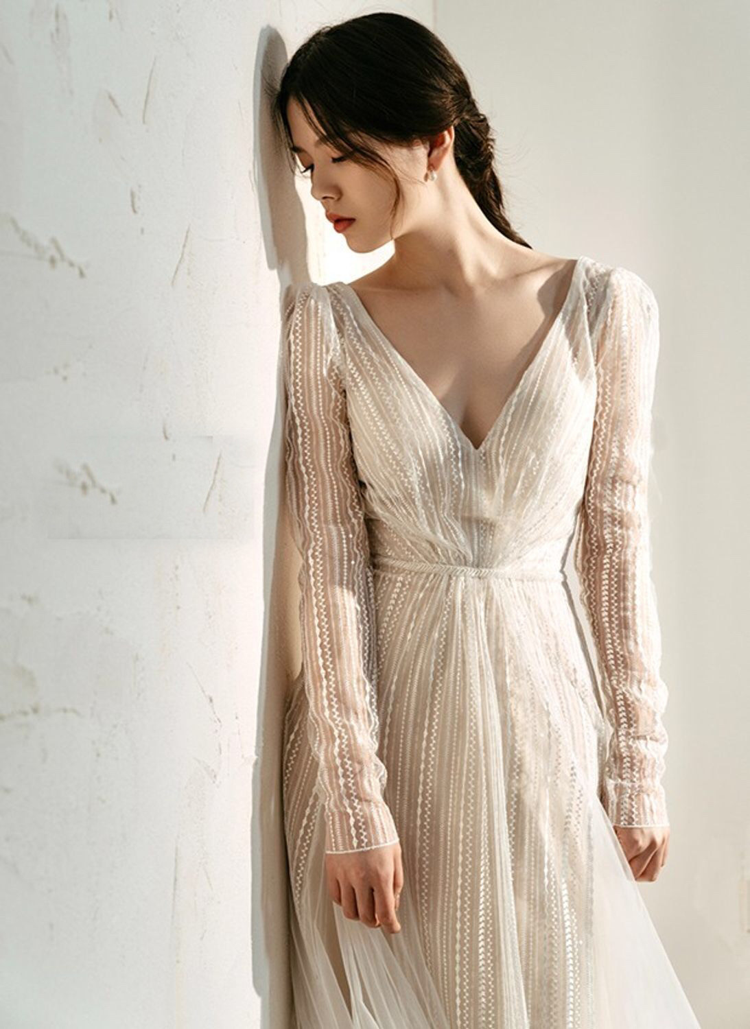 ディープV スパンコール長袖ウエディングドレス フォト 前撮り