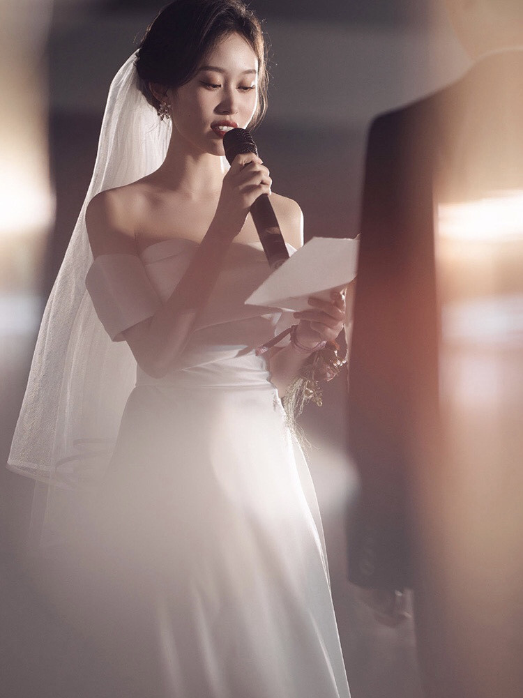 オフショルダー フレンチライトウエディングドレス