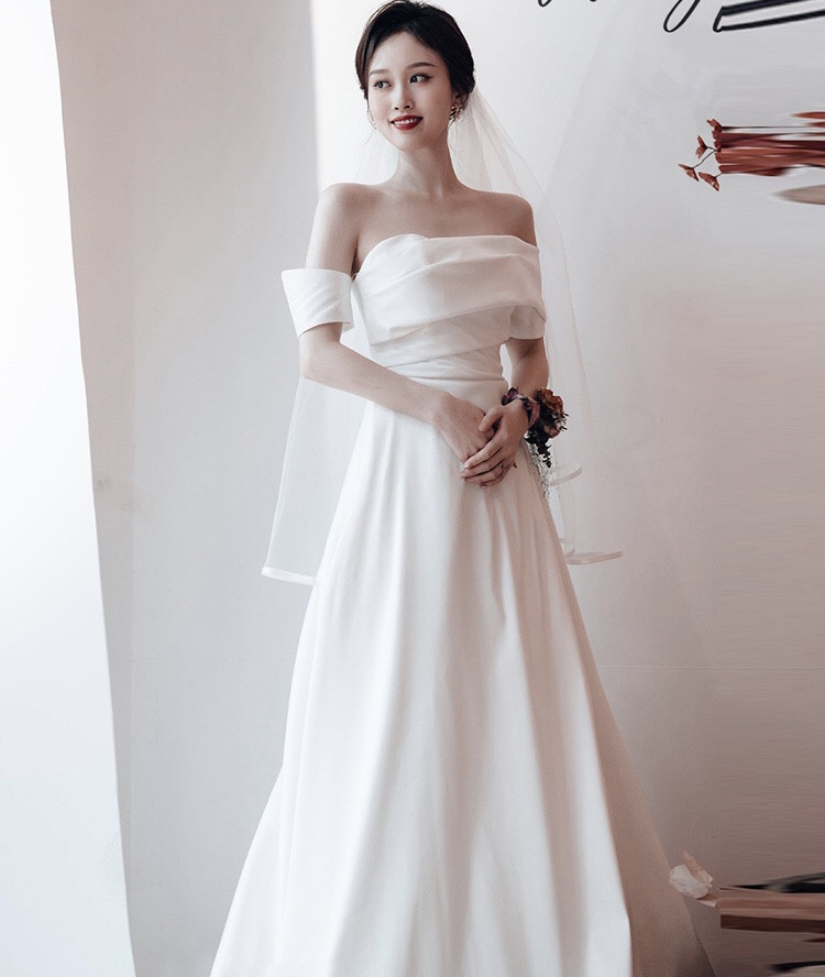 オフショルダー フレンチライトウエディングドレス