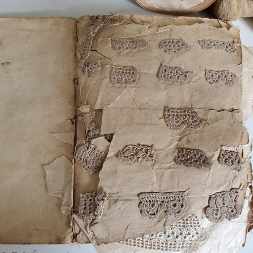 フランスアンティークレースの見本帳 フランスアンティーク クロッシェレース見本帳 レース Mon Atelier