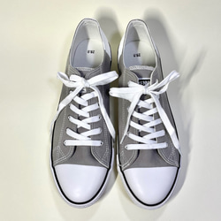 雙色低幫運動鞋（灰色x啞光白）22.0cm〜30.0cm 第4張的照片