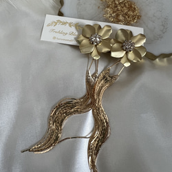 結婚式　ウェディング　ブライダル　タッセル　ゴールド　花　フラワー　大ぶりピアス　花嫁 8枚目の画像