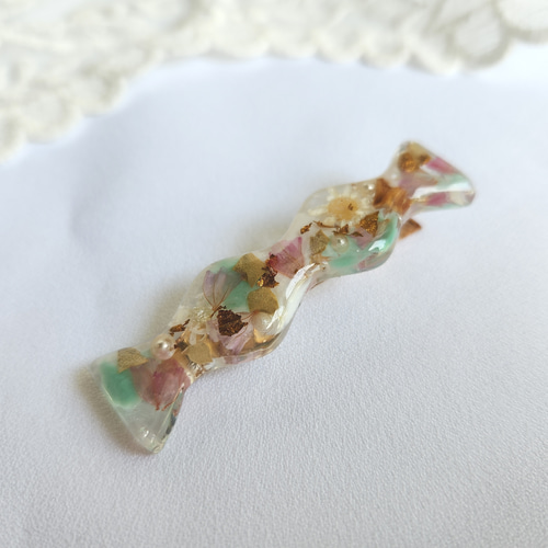 ミントグリーン】フラワーレジンうねうね波形ヘアクリップ♡ドライ