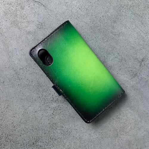 グラデーションレザーのスマホケース/グリーン/緑/iPhone