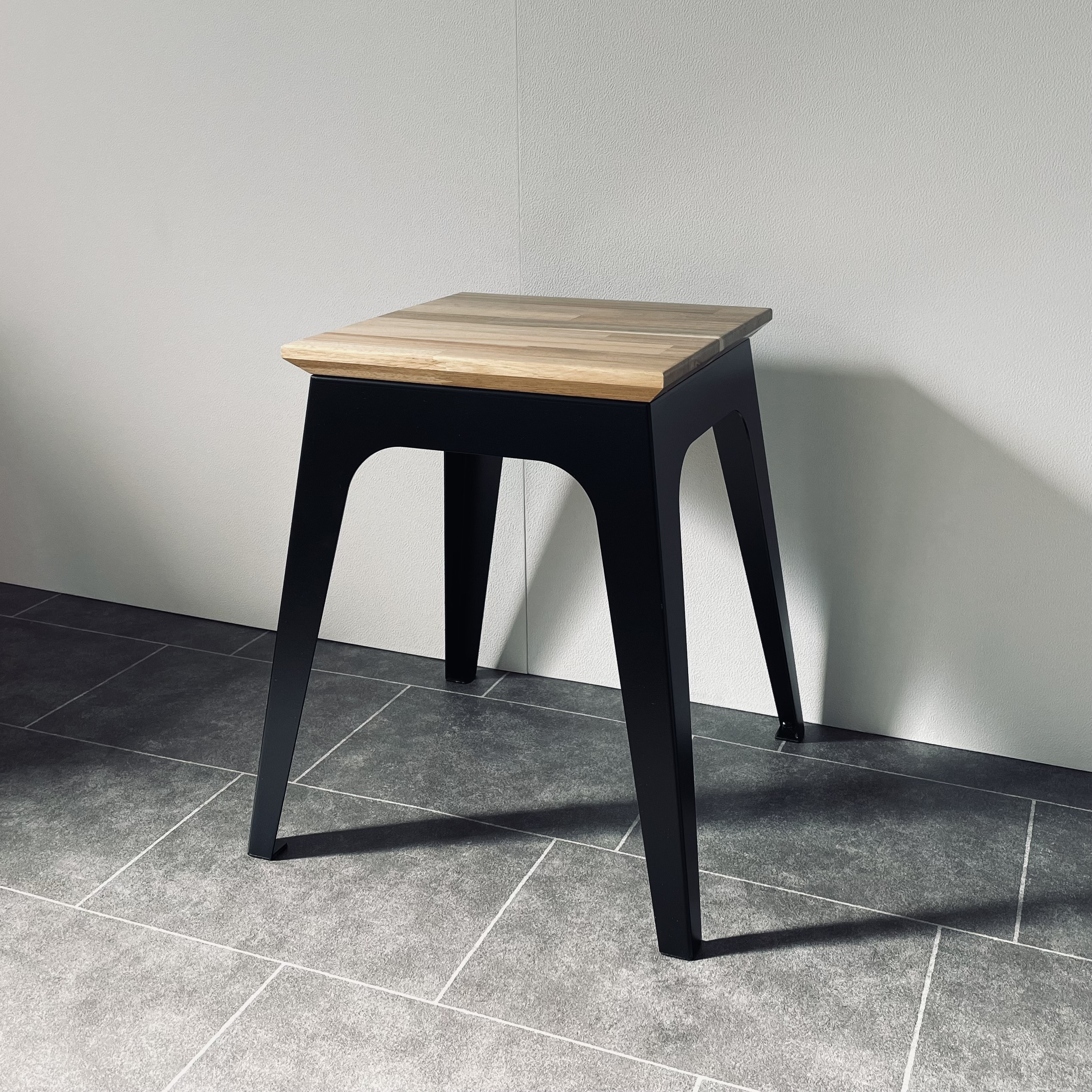 horizon  color：black