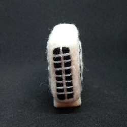 羊毛フェルト製エアコン室外機(キーホルダー、ボールチェーン選べます) 3枚目の画像