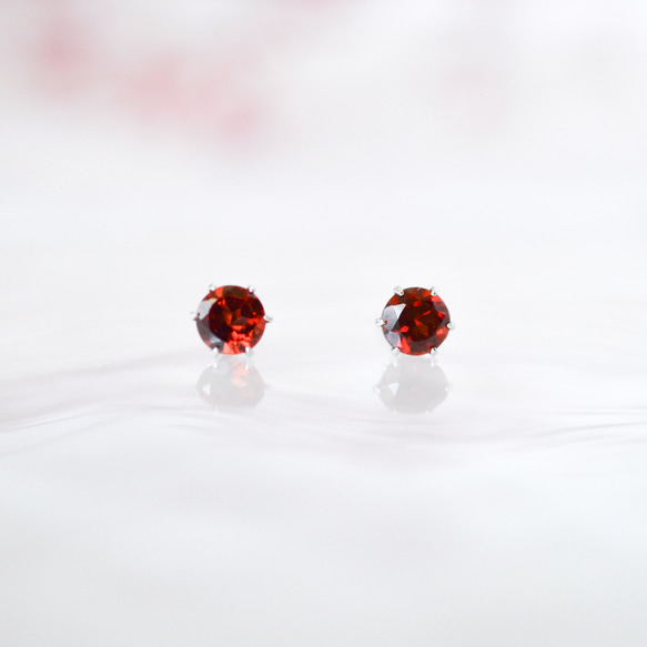 天然石ガーネットの一粒スタッドピアス】赤 / 4mm /サージカル