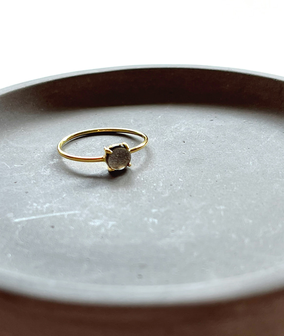 天然石　タンザニア産　ゴールデンシャインムーンストーン　5×5mmラウンド　爪留めリング　指輪 6枚目の画像