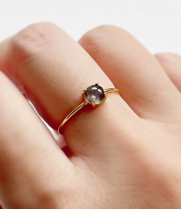 天然石　タンザニア産　ゴールデンシャインムーンストーン　5×5mmラウンド　爪留めリング　指輪 1枚目の画像