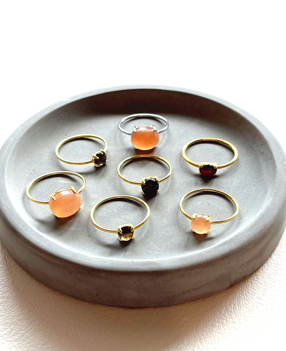 天然石　タンザニア産　ゴールデンシャインムーンストーン　5×5mmラウンド　爪留めリング　指輪 9枚目の画像