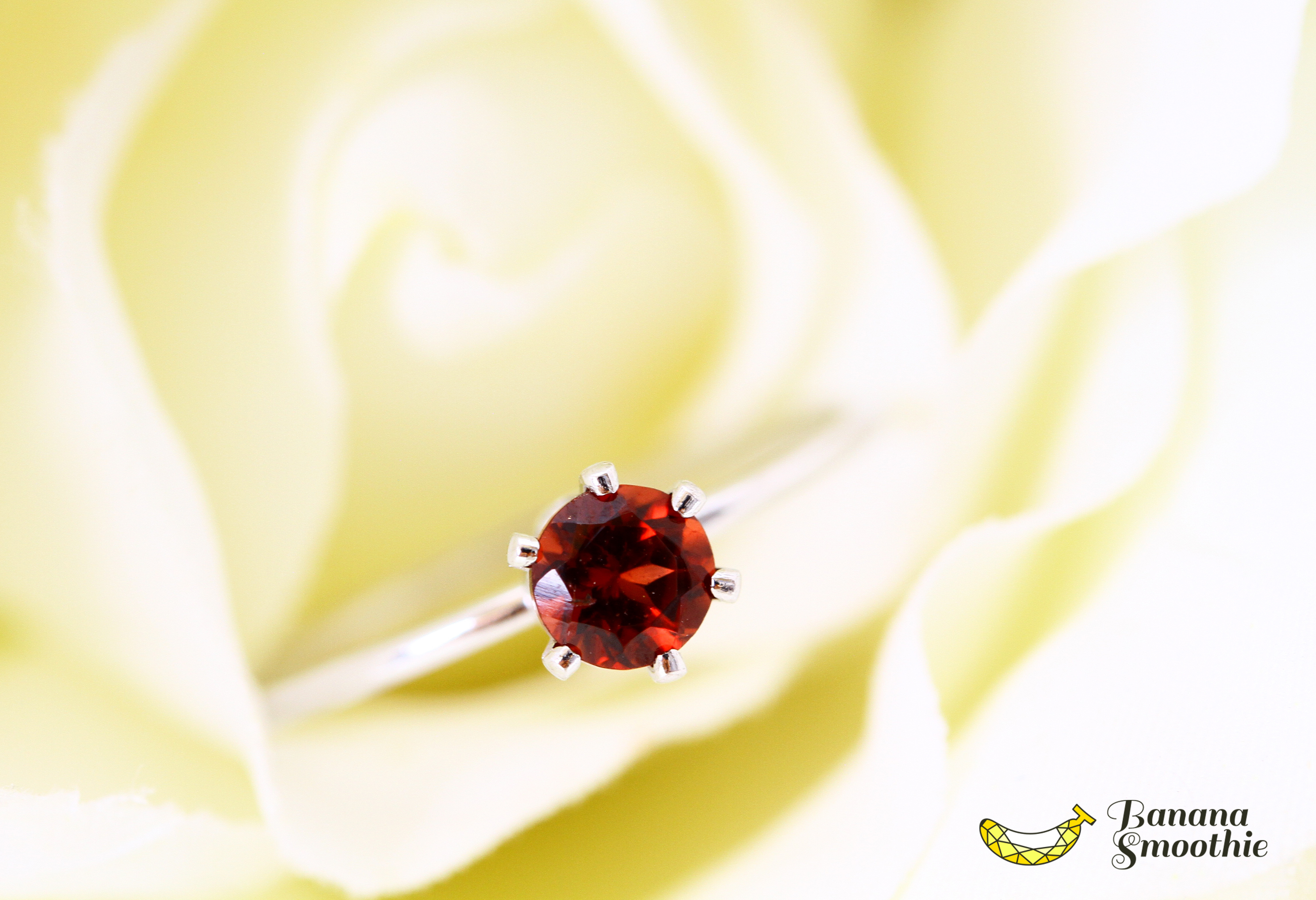 【7号・9号】1月誕生石 ガーネット 華奢でシンプル Silver925リング 重ね付けもOK