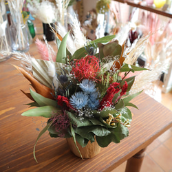 出来立てをお届け。幸運が降り注ぐ、フレッシュミモザの馬蹄リース