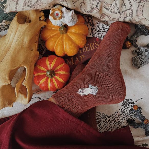 魔女見習いによるハロウィンのお茶会　靴下5点　イニシャル　Creema限定　秋限定の福袋　ギフトにも 2枚目の画像