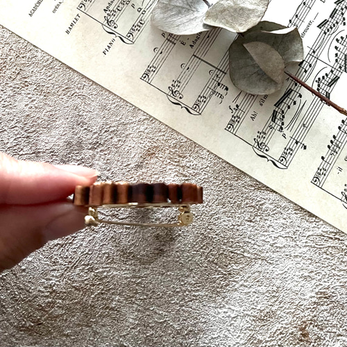 再販✴︎ヒノキの小花 サークルブローチ✴︎軽いブローチ ブローチ