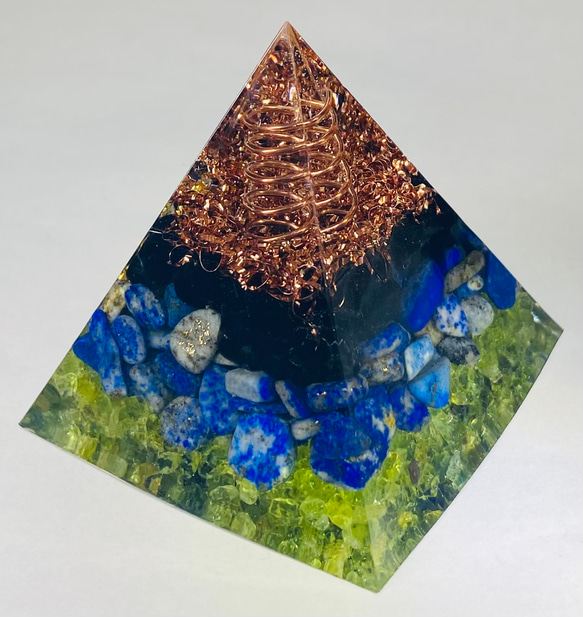 ≪受注制作≫【まよけ・やくよけ・ストレス緩和】ユニコーン ピラミッド型オルゴナイト 2枚目の画像