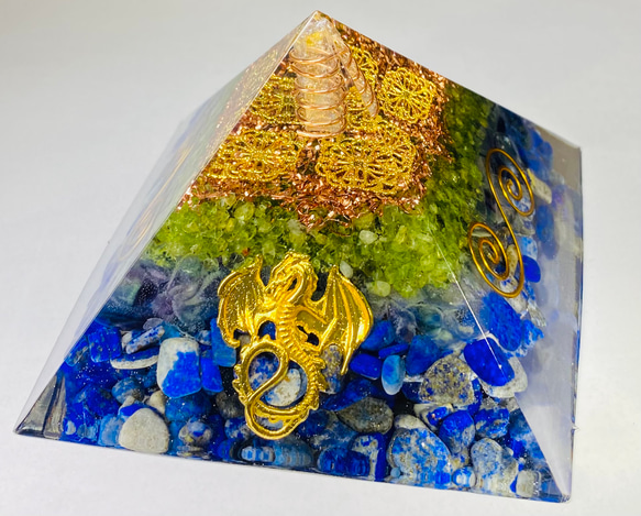 [護身符，緩解壓力，提高專注力] 龍黃金比例金字塔型 Orgonite 第1張的照片