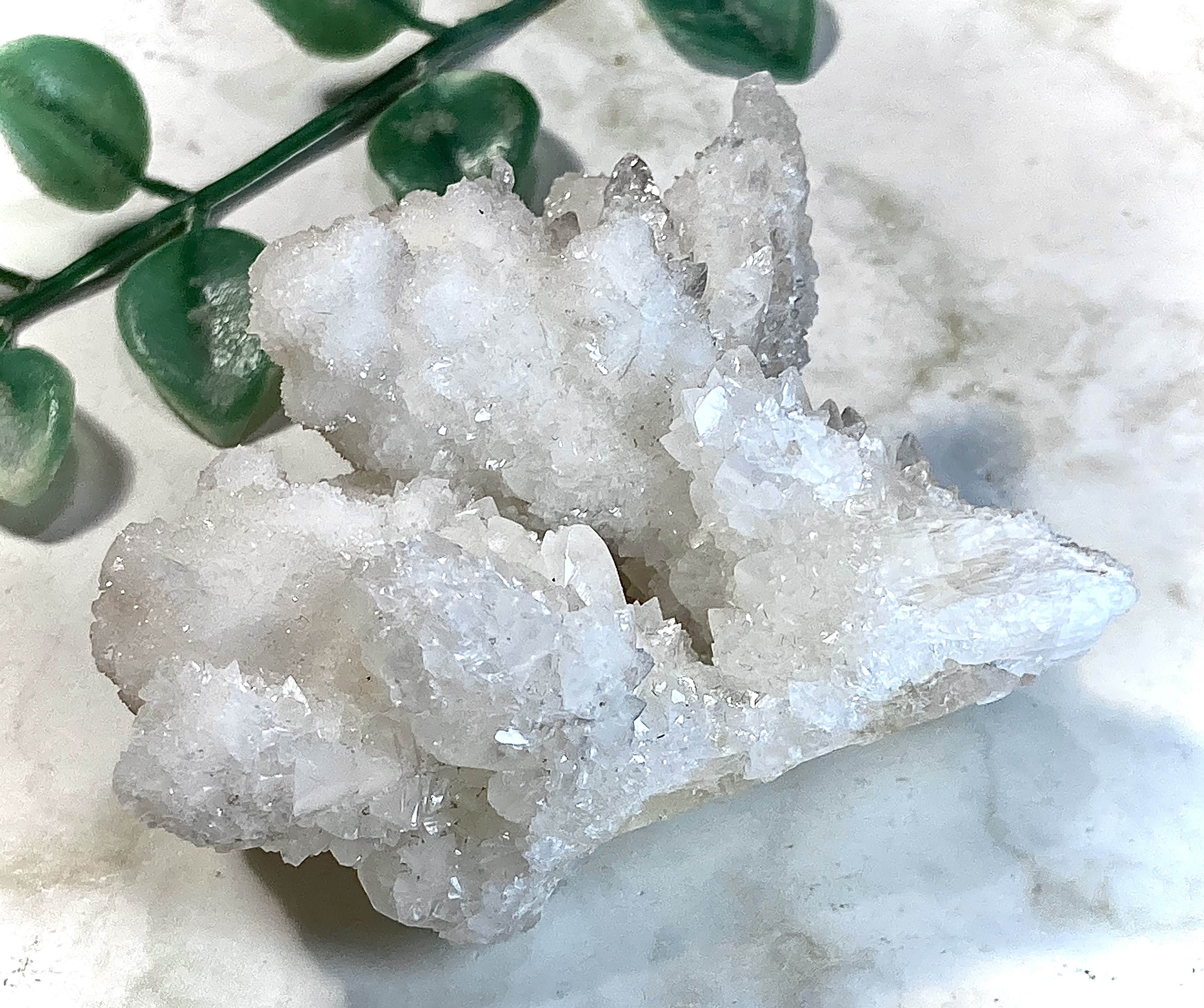 【癒しと解放】アラゴナイト クラスター 原石 霰石　ラフストーン