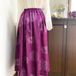 大島紬　赤紫　レースとビジュー付　フレアスカート　キュプラペチコート 着物リメイク　62 3枚目の画像