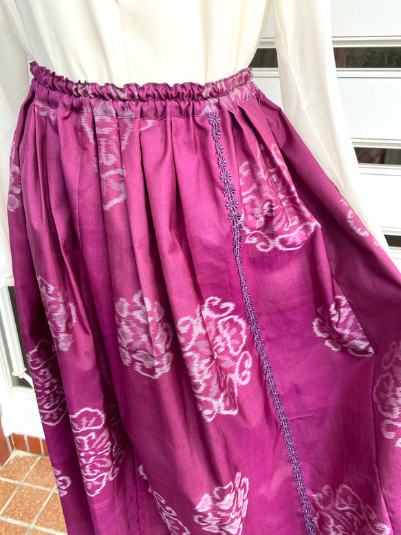 大島紬　赤紫　レースとビジュー付　フレアスカート　キュプラペチコート 着物リメイク　62 4枚目の画像