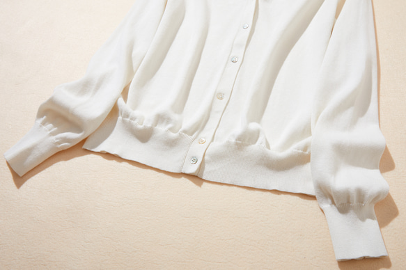 ★現貨★ 全年熱賣！ 100%純棉長袖V領開襟衫 針織系列 白色 220902-01 第3張的照片