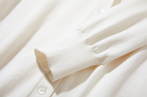 ★現貨★ 全年熱賣！ 100%純棉長袖V領開襟衫 針織系列 白色 220902-01 第5張的照片