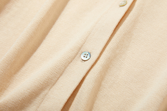 一款讓您引以為傲的產品！全年使用！ 100%純棉長袖V領開襟針織系列Torinoko色 220902-02 第4張的照片