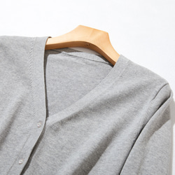 ★現貨★ 全年熱賣！ 100%純棉長袖V領開襟衫 針織系列 莫克灰 220902-03 第2張的照片