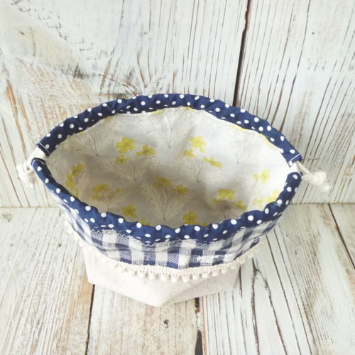 新作＊【送料無料】パッチワーク巾着＊リネンナチュラル・刺繍＆レース