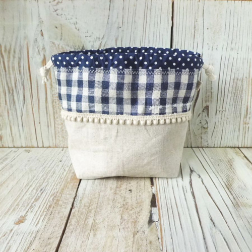 新作＊【送料無料】パッチワーク巾着＊リネンナチュラル・刺繍＆レース