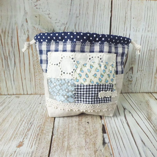 新作＊【送料無料】パッチワーク巾着＊リネンナチュラル・刺繍＆レース