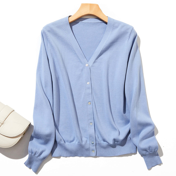 一款值得您全年使用的產品！ 100%純棉長袖V領開襟衫針織亮淺藍色220902-07 第1張的照片